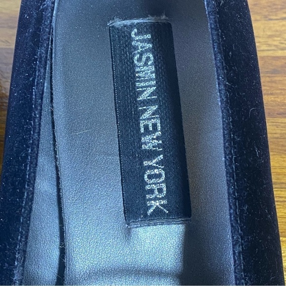 Jasmin  New York women's size 7M Black velvet square toe low block heel pumps - Picture 9 of 10